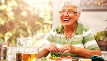 Woman eating lunch